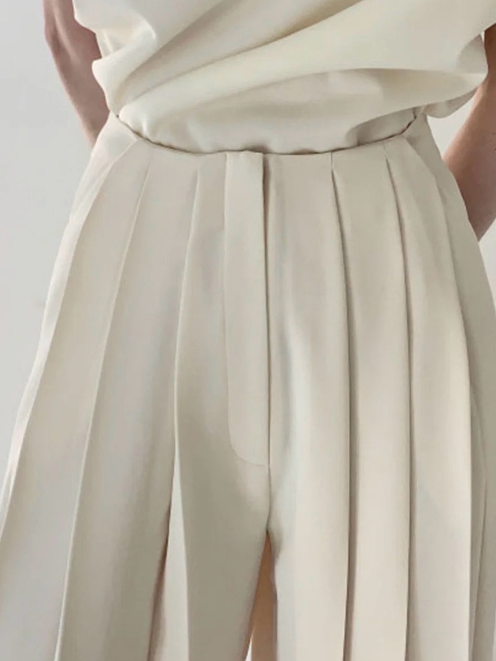Commense Cream High-Waist Wide-Leg Pleated Trousers - Picture 4 of 7